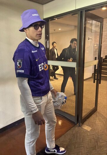 選手会ゴルフに特注ウェアで登場したソフトバンク・柳田