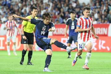 前半26分、同点ゴールを決めたＦＷ小川航基