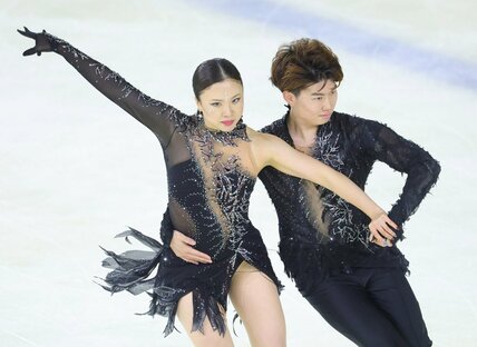 首位発進の吉田唄菜(左)と森田真沙也