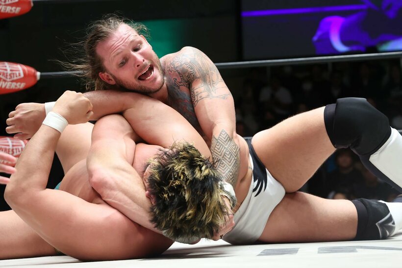 前哨戦で稲村愛輝(左)に快勝したシェイン・ヘイスト