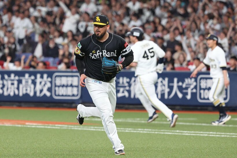 ８回、逆転適時打を浴びたソフトバンク・オスナ