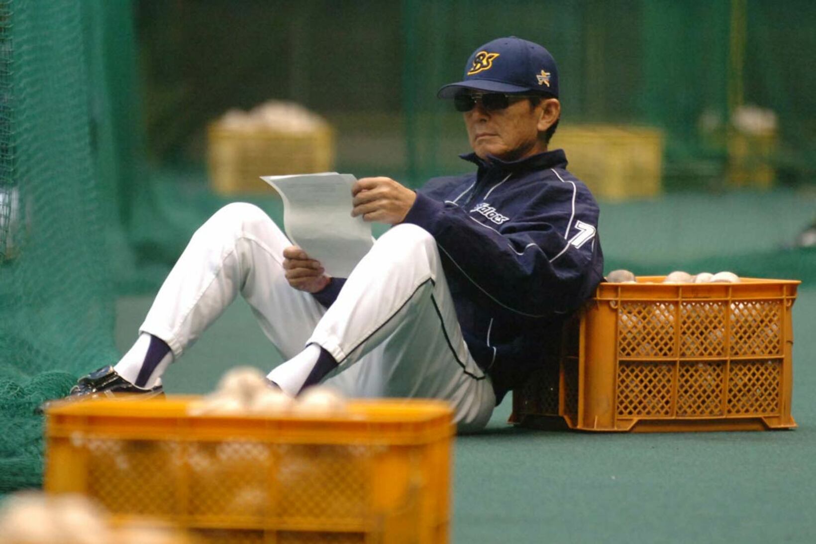 雨天中止で物憂げな仰木監督（２００５年）