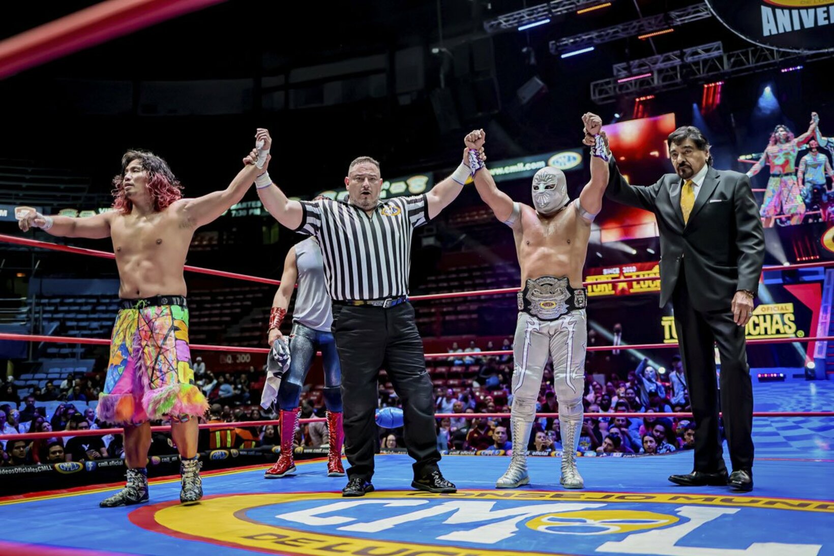 ミスティコと引き分けに終わった高橋ヒロム(C) CMLL／Alexis Salazar