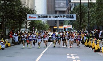 勢いよくスタートする走者たち（写真は２０２１年）