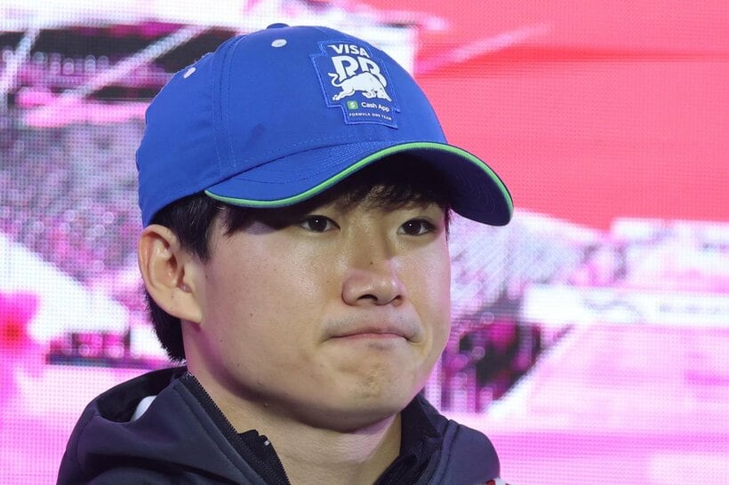 厳しい表情の角田
