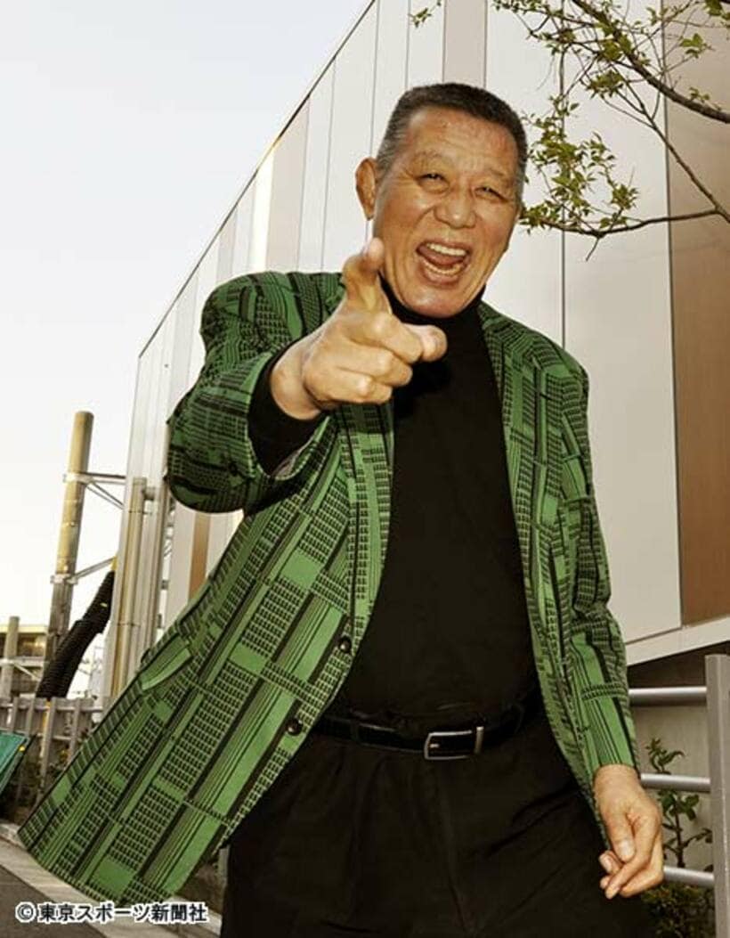  百戦錬磨の小鹿会長は元気いっぱいだ（４月上旬撮影）