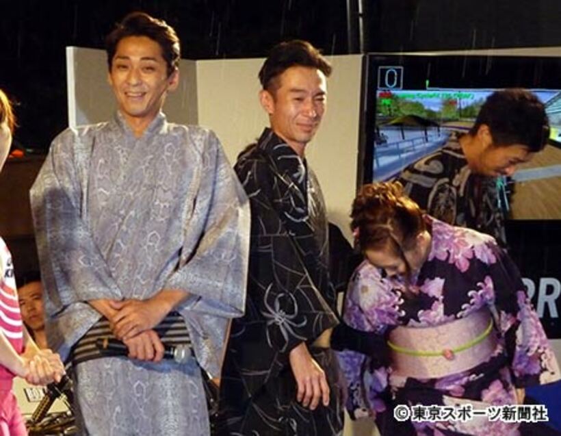 左からオートレーサーの森且行、永井大介、佐藤摩弥、青木治親