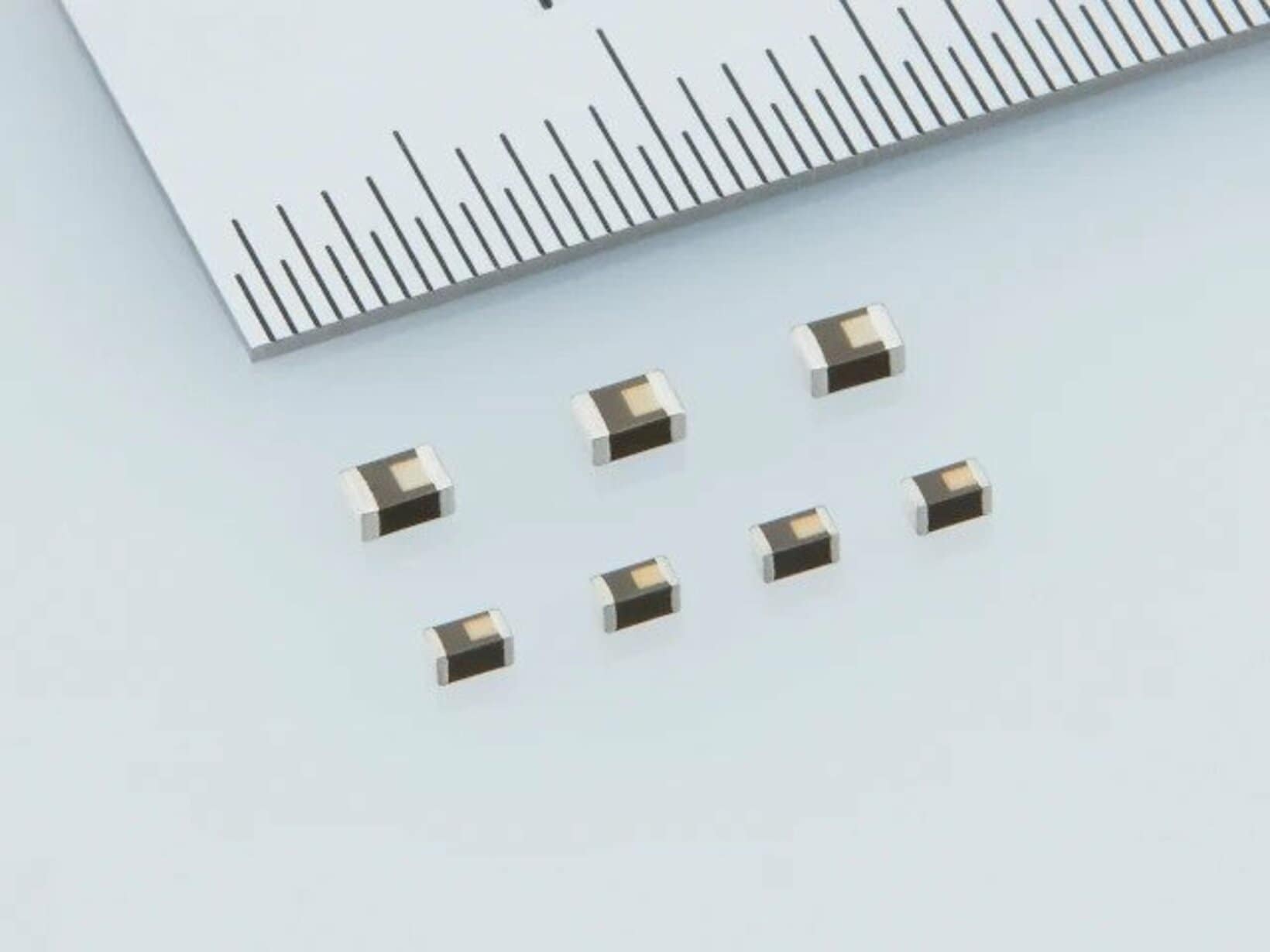 太陽誘電が開発した積層メタル系パワーインダクタ（同社HPから）