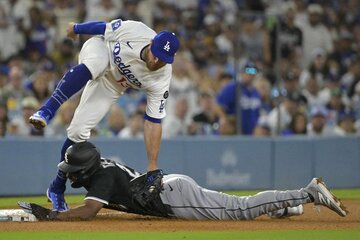 マックス・マンシーは前日の試合で左膝を負傷した（ロイター）