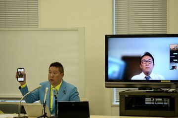  立花孝志党首（左）とオンラインで語り合うガーシーこと東谷義和氏（東スポWeb）