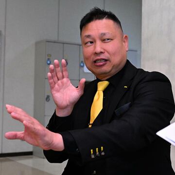 インタビューに答える筑前りょう太