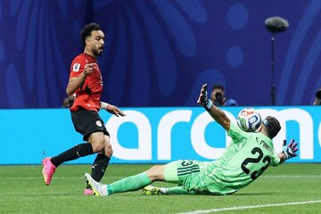 ジコ（左）のゴールは認められなかった（ロイター）