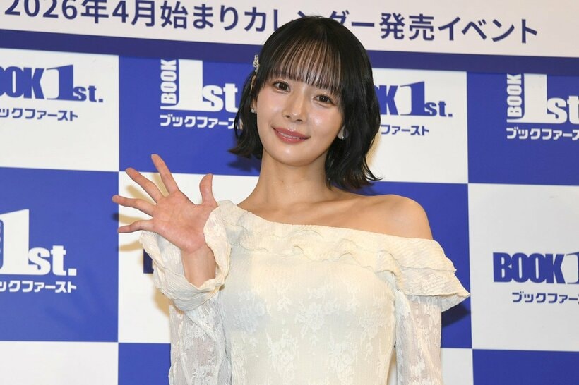 カレンダーを発売した岡田紗佳