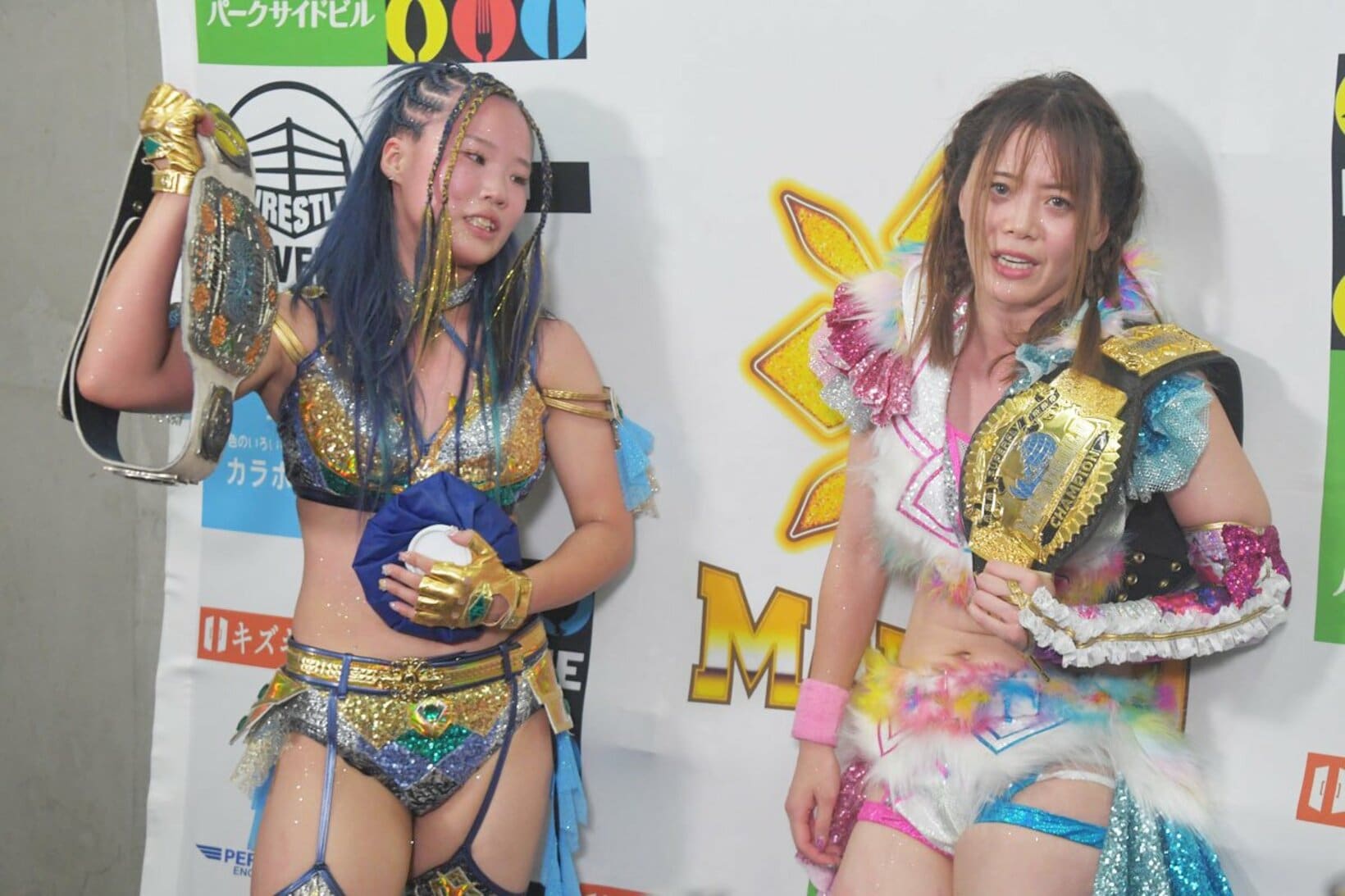 試合後、胸中を語る岩谷麻優(右)＆ビクトリア弓月