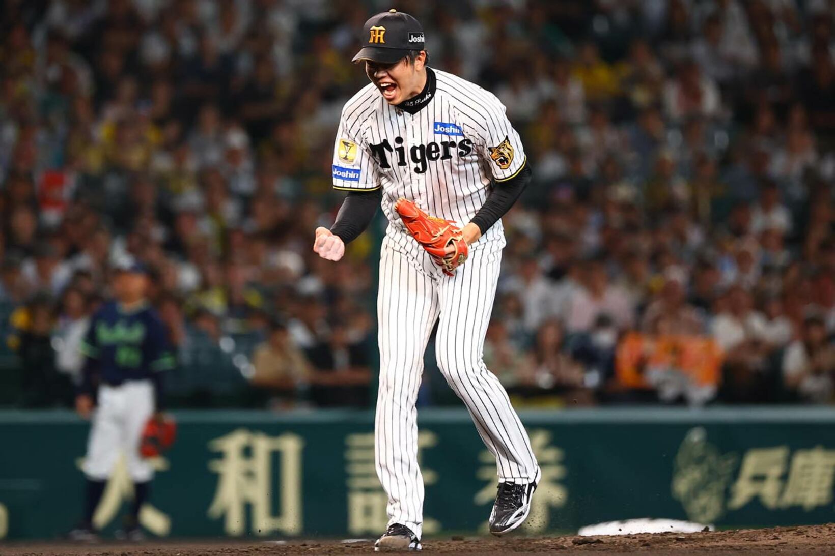 ルーキー松下を抑えて吠える才木浩人