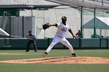 再来日後、初実戦に臨んだソフトバンクのリバン・モイネロ