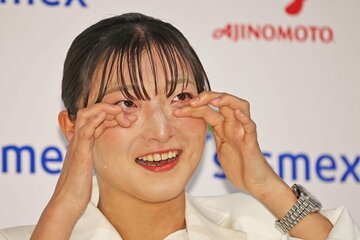 大粒の涙を流す坂本花織