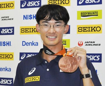 成田空港に帰国した川野将虎
