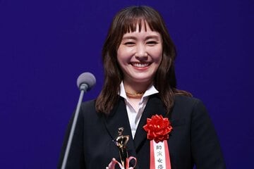 助演女優賞を受賞した新垣結衣