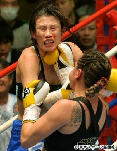 ダニエラ・ベルムデスvs高野人母美　世界タイトルマッチ 女子ボクシングポスター ボクシング WBO女子世界スーパーフライ級タイトルマッチ ダニエラ