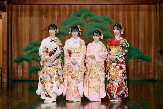 ＨＫＴ４８の新成人メンバーとなった伊藤優絵瑠、今村麻莉愛・北川陽彩、竹本くるみの４人（Ｃ）Ｍｅｒｃｕｒｙ