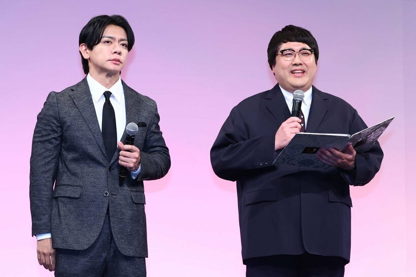 マヂカルラブリーの野田クリスタル（左）と村上