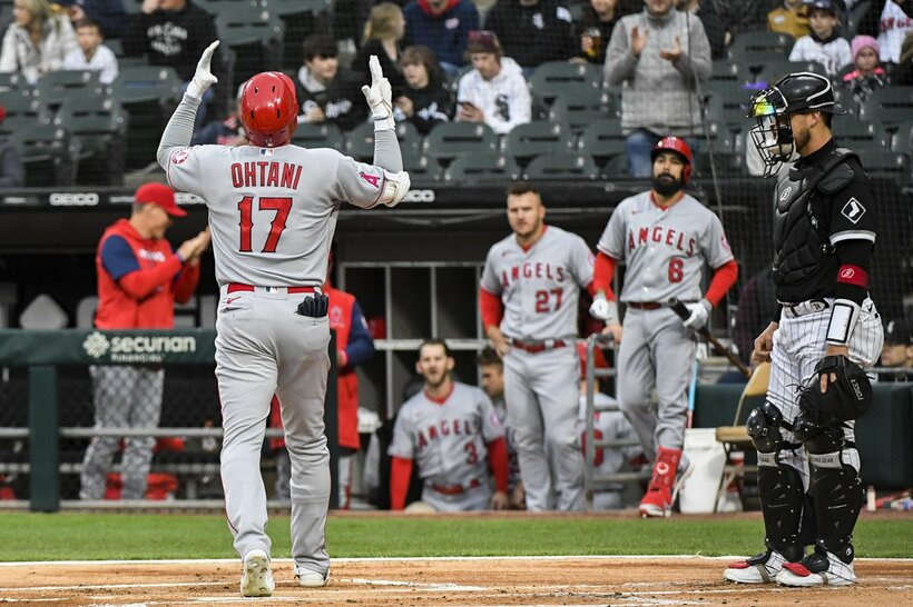  初回、久しぶりの一発に天を仰ぐポーズを見せた大谷（ロイター＝ＵＳＡ　ＴＯＤＡＹ　Ｓｐｏｒｔｓ）