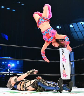 フワちゃんのムーンサルトプレス（2026年4月）