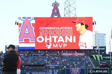 エンゼルス時代の大谷翔平をたたえる映像が映し出された