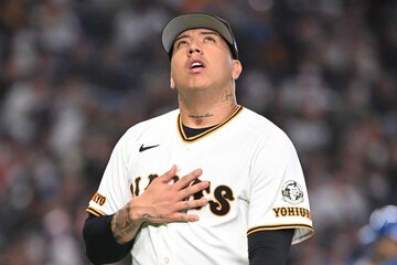 集中打を浴び、天を仰ぐ巨人・マタ