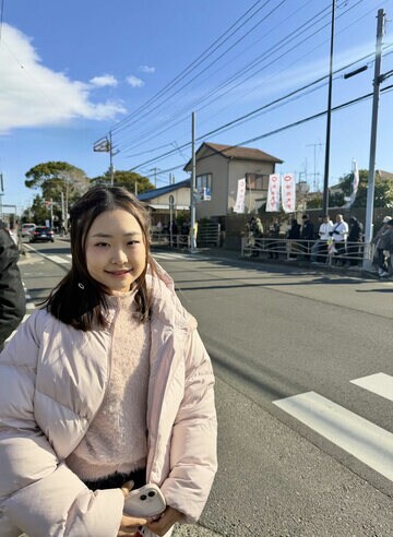 箱根駅伝を観戦した女子フィギュアスケートの島田麻央（提供写真）