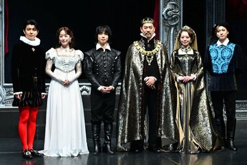 左から高田翔、花乃まりあ、片岡千之助、福井晶一、朝月希和、山本一慶