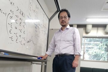 梅野健教授