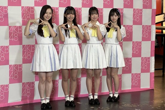(左から)長谷川百々花、山内利乃明、大西ゆな、前田衣澄