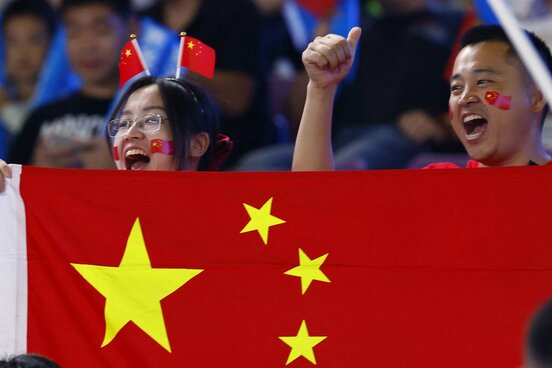 アジア大会で中国代表を応援する観客（ロイター）