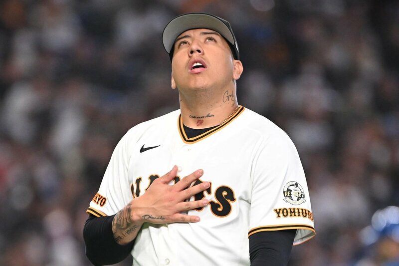 集中打を浴び、天を仰ぐ巨人・マタ