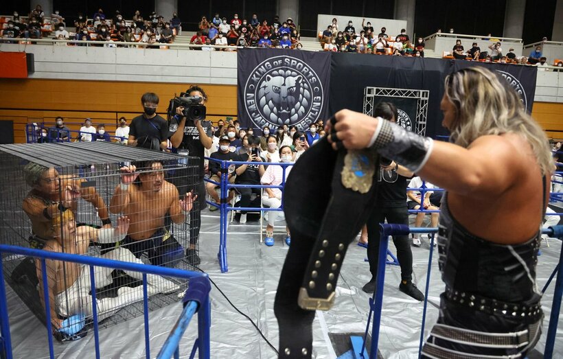  ケージに入れられたYOH、YOSHI-HASHI、後藤洋央紀を挑発するＥＶＩＬ（東スポWeb）