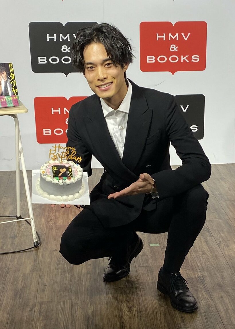  フォトブックを発売した岸田タツヤ（東スポWeb）